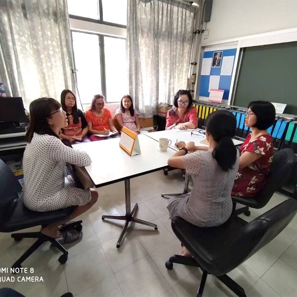 ประชุมความพร้อมจัดห้องสมุด ร.ร นาดี